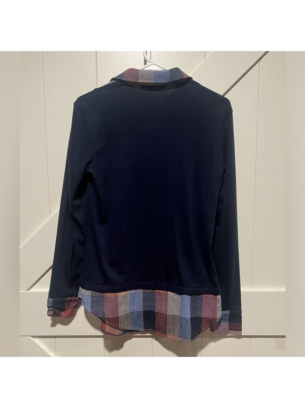 DJT Size Small long sleeved Women’s sweater shirt. P2P 17” Length 29” - Picture 2 of 5